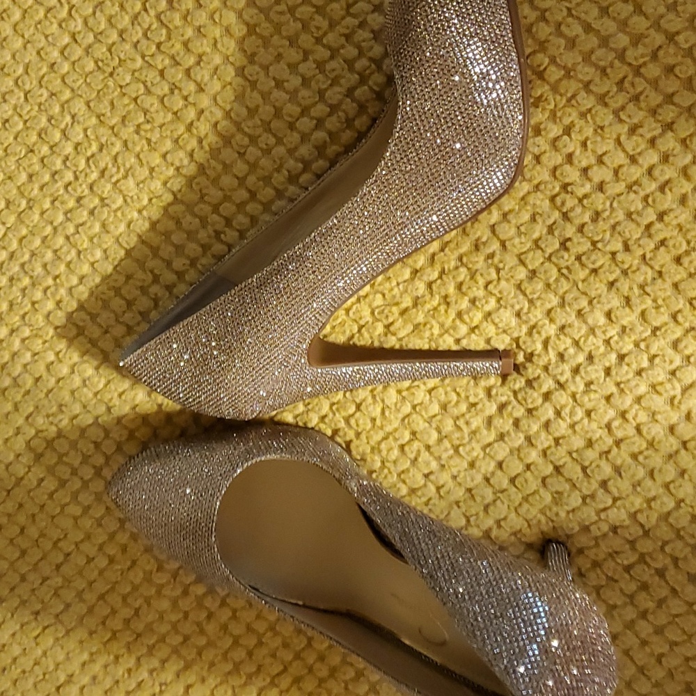 Jessica Simpson gold 4 inch shoes. Size 8.5 new with box